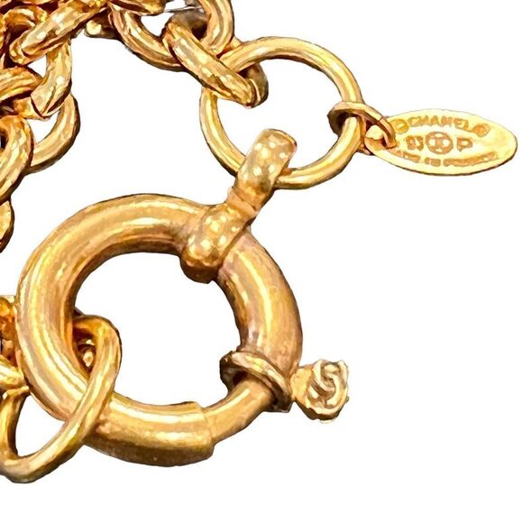 Chanel Authentic Vintage Twisted Cross Circle CC Cut Out 1993 Pendant Necklace - Picture 4 of 8